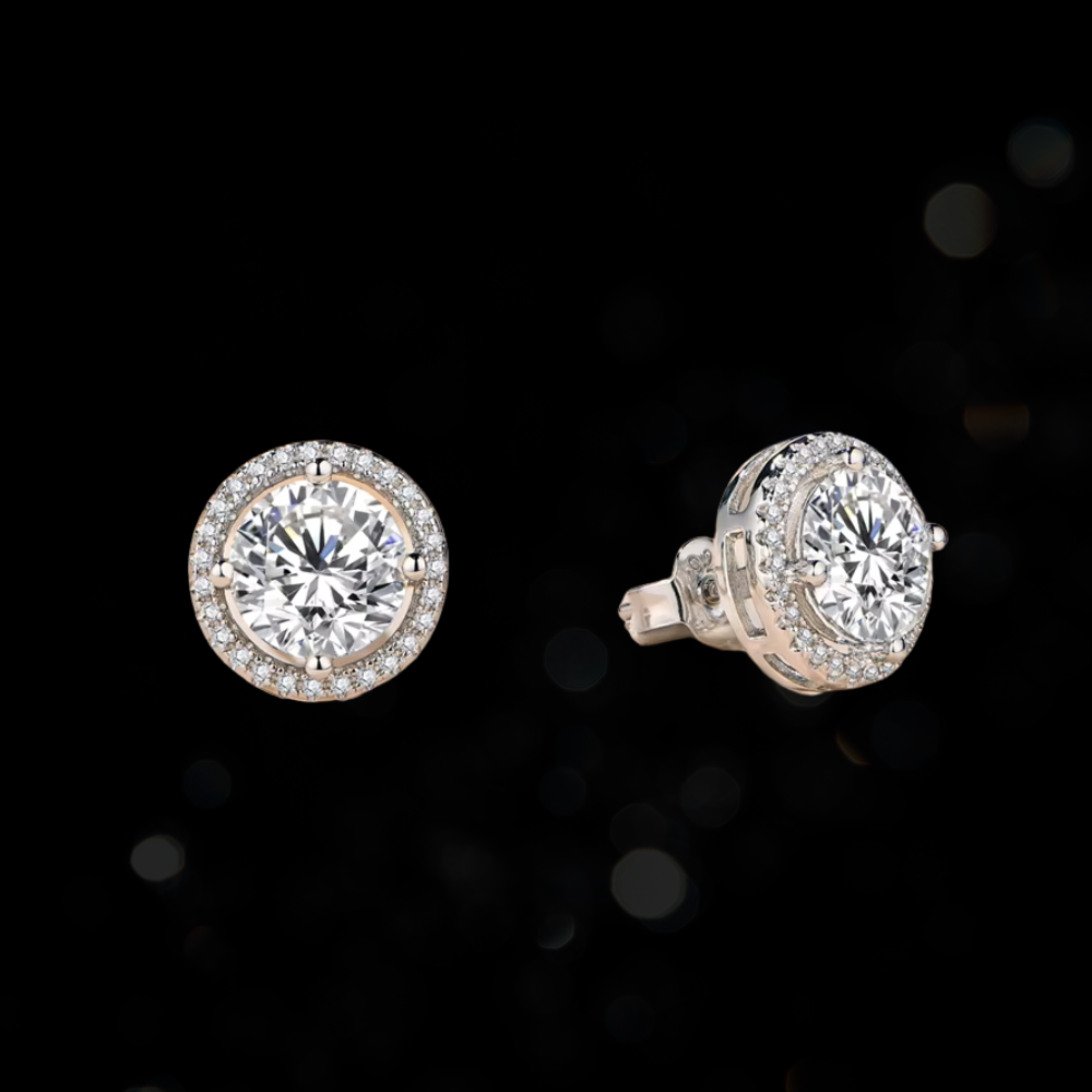 Brinco em prata esterlina com design celestial, adornado com moissanites brilhantes, modelo Divin Belle da Coleção Petit, perfeito para um toque sofisticado e elegante.